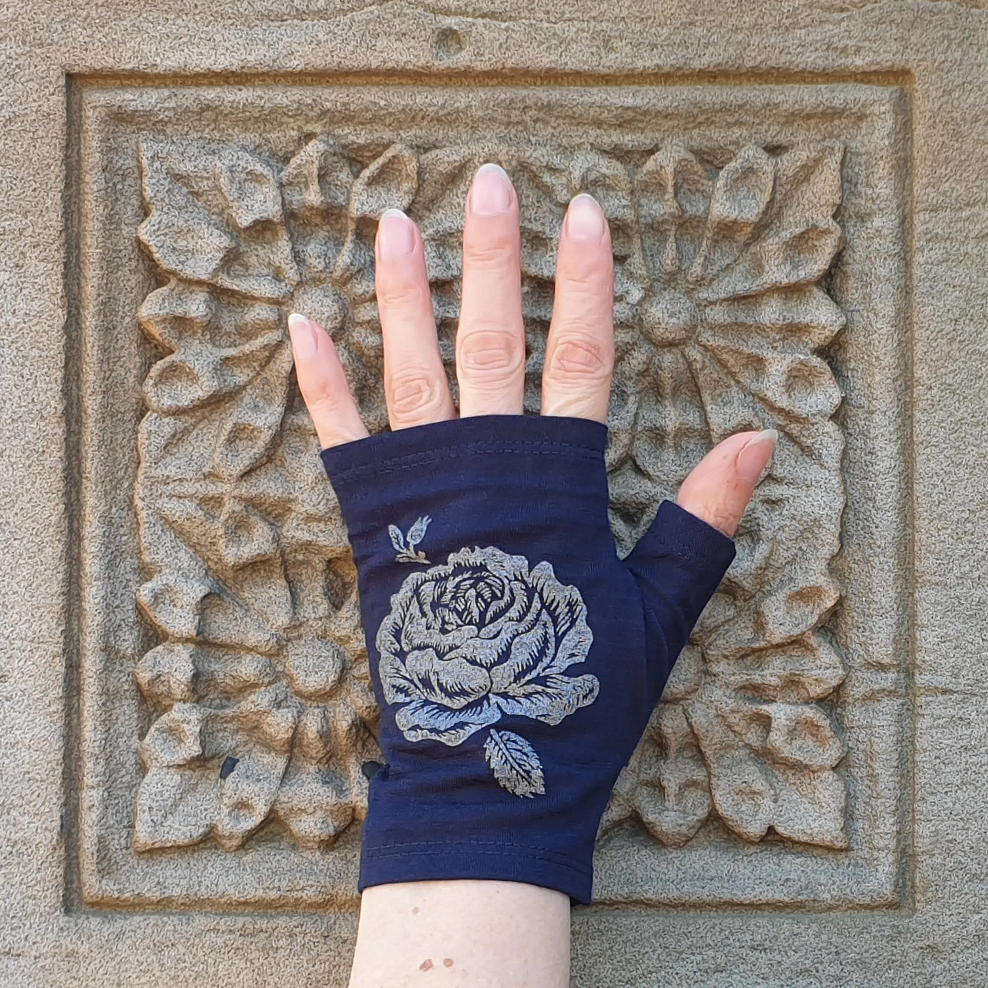 Ink hobo length rose print merino fingerless gloves