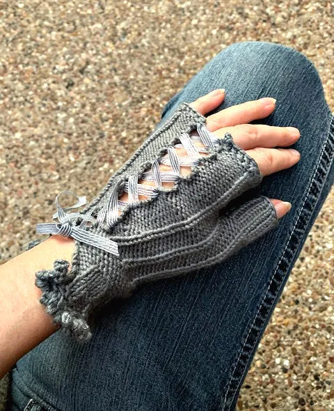 Laces fingerless mittens