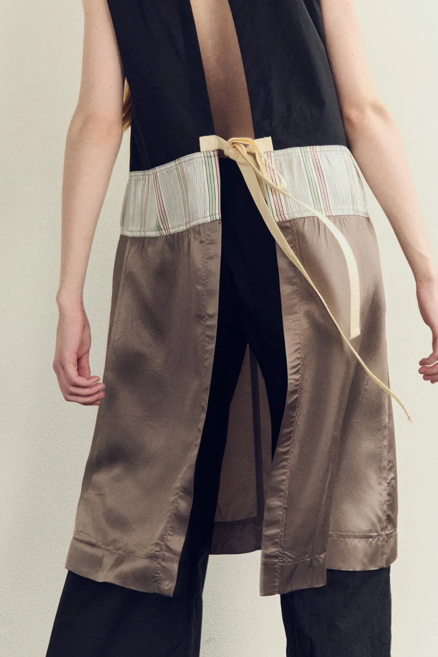 Voile Straw Apron - black