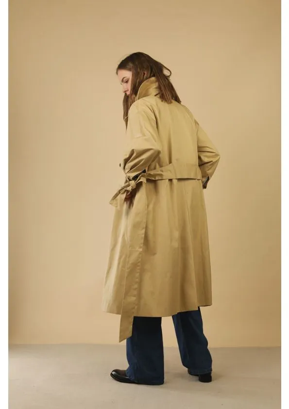 Yasmin Trenchcoat in Beige by Lora Gene