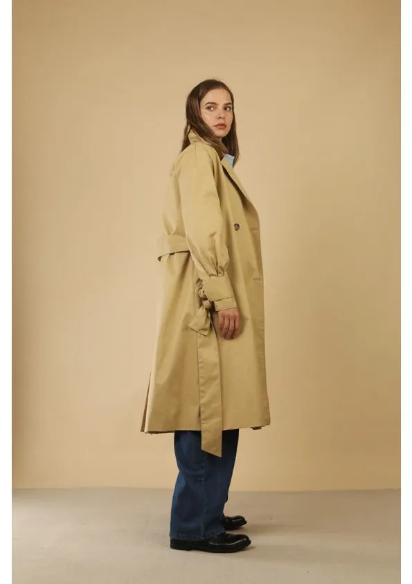 Yasmin Trenchcoat in Beige by Lora Gene